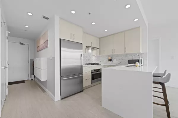 Coquitlam, BC V3J 0H7,518 Whiting WAY #404