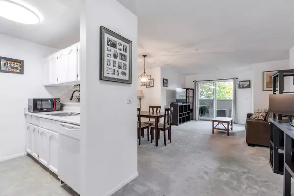 Surrey, BC V4A 4P1,2239 152 ST #211