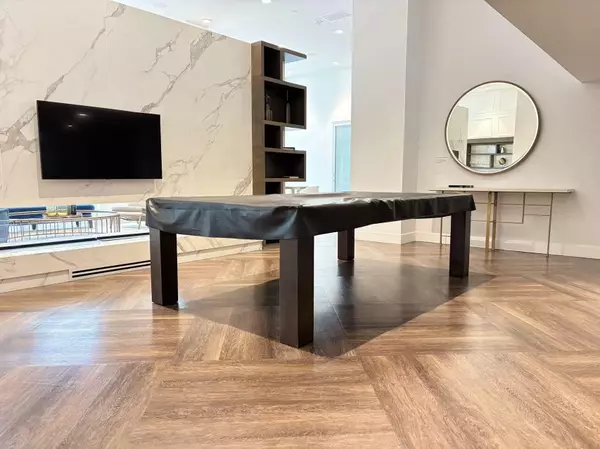 6320 No. 3 RD #809 Richmond, BC V6Y 0L5