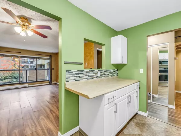 Surrey, BC V3T 5L7,10157 University DR #211