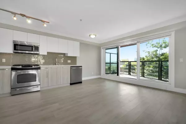 North Vancouver, BC V7P 1M5,857 W 15th ST #309