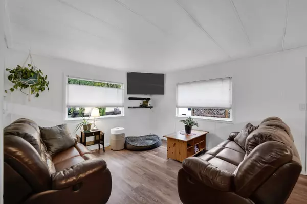 Squamish, BC V8B 0B1,39884 Government RD #8