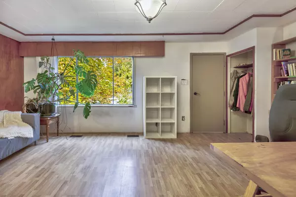 Burnaby, BC V5C 2T8,4312 Georgia ST