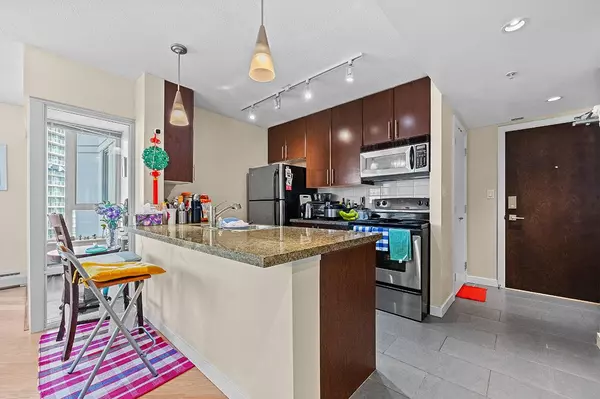 Vancouver, BC V6B 0B8,58 Keefer PL #907