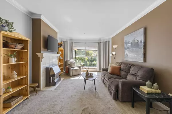 12464 191b ST #305, Pitt Meadows, BC V3Y 2P6