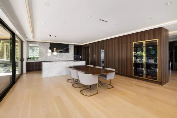 1050 King Georges WAY West Vancouver, BC V7S 1S5