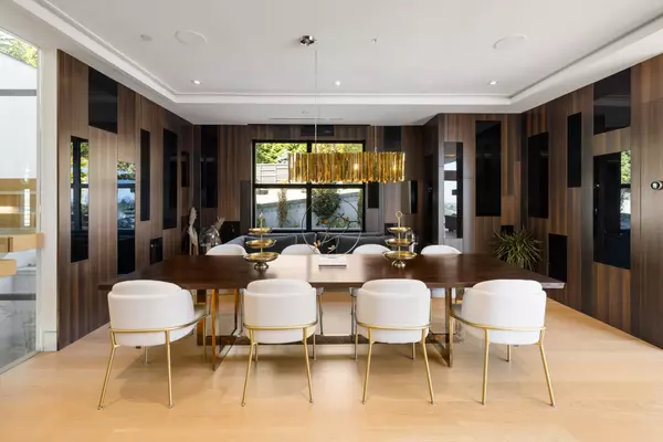 1050 King Georges WAY West Vancouver, BC V7S 1S5