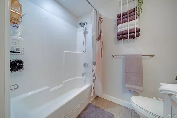 Langley, BC V2Y 0Z9,20826 72 AVE #202