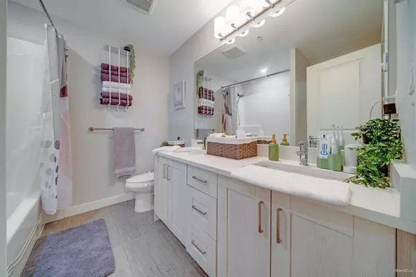 Langley, BC V2Y 0Z9,20826 72 AVE #202