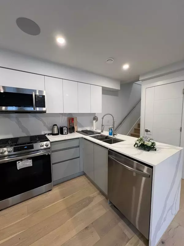 Vancouver, BC V5K 2K3,2885 E Georgia ST