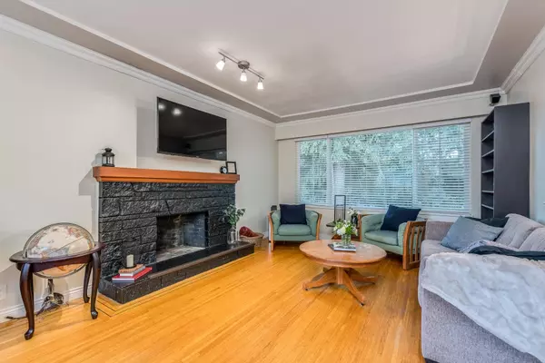 Coquitlam, BC V3K 3R5,2075 Austin AVE