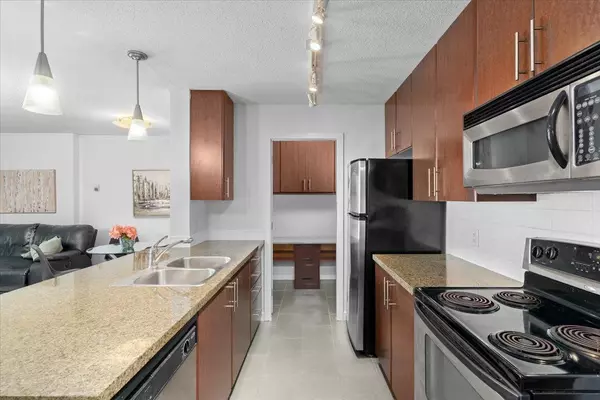 Vancouver, BC V6B 0B8,58 Keefer PL #1805