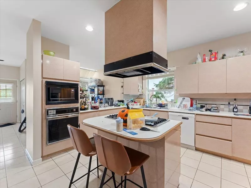 6288 Cambie ST, Vancouver, BC V5Z 3B4