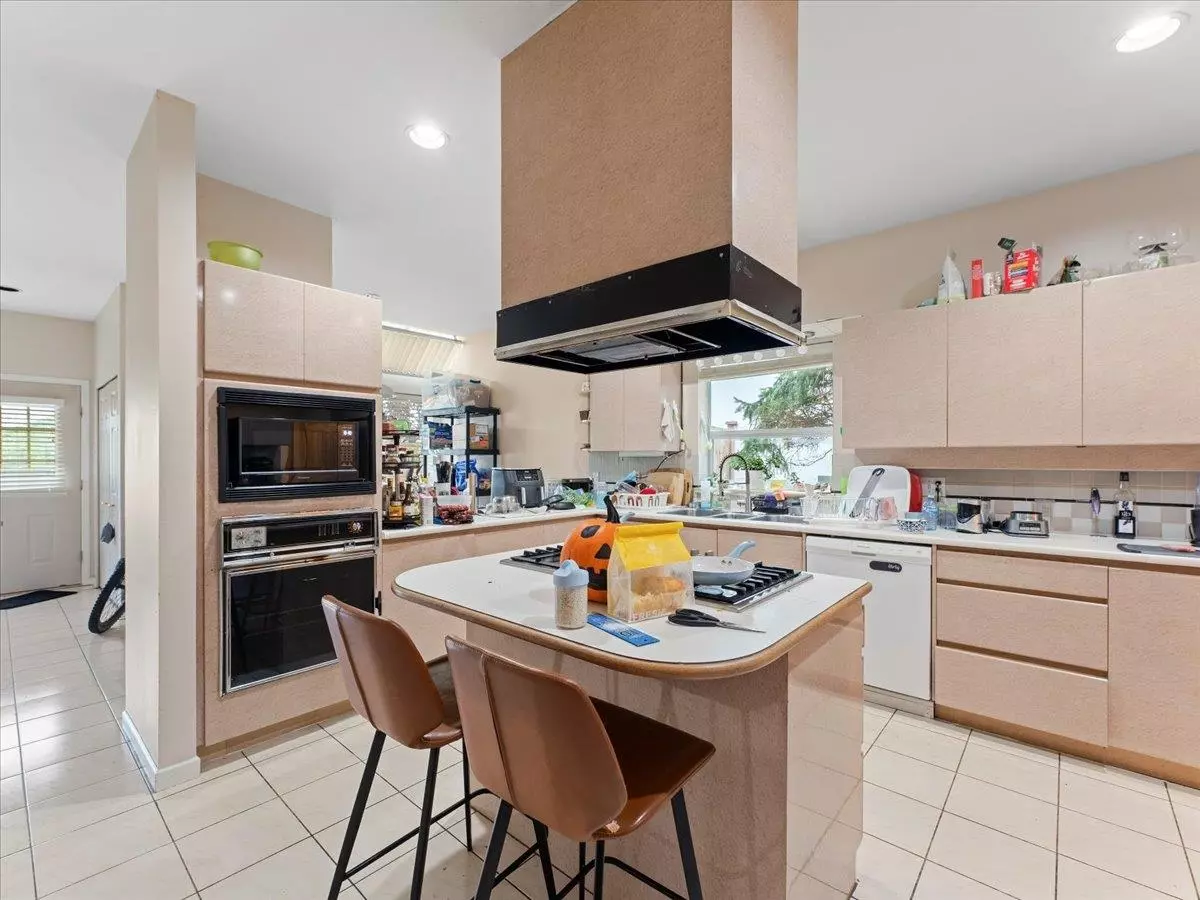 Vancouver, BC V5Z 3B4,6288 Cambie ST