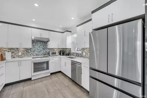 Richmond, BC V6V 2S3,12331 Mcneely DR #11