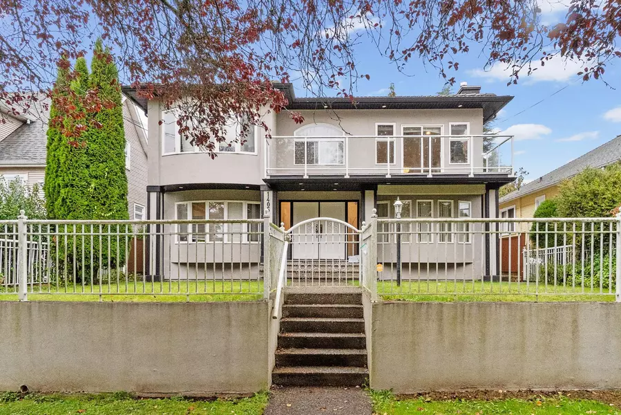 1405 Edinburgh ST, New Westminster, BC V3M 2W3