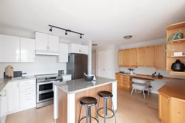 North Vancouver, BC V7M 3N8,155 W 1st ST #1406
