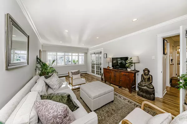 Vancouver, BC V6K 1A2,2430 Point Grey RD #305