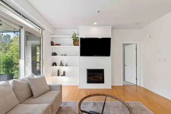 Port Moody, BC V3H 5M9,100 Capilano RD #219