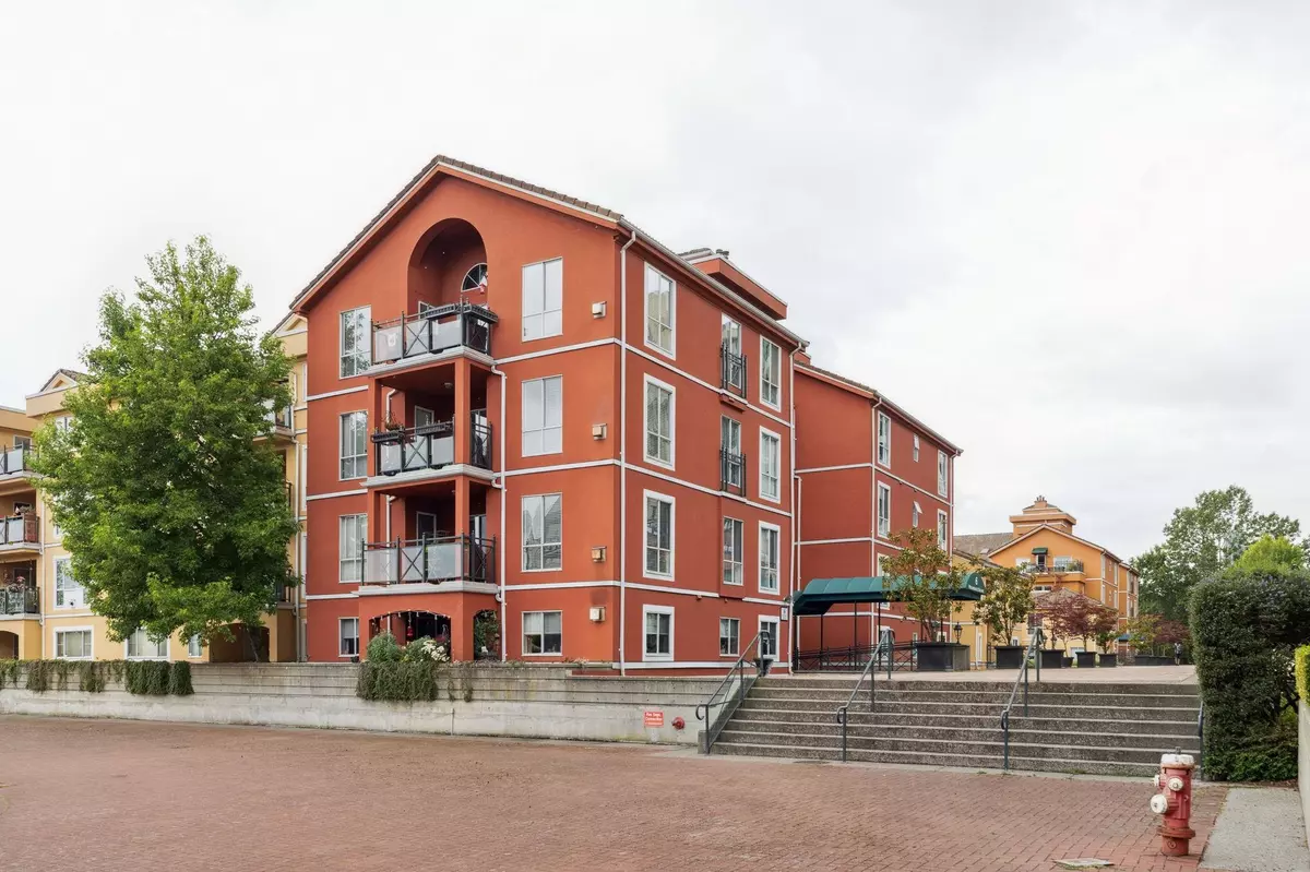 New Westminster, BC V3M 6N8,6 Renaissance SQ #104