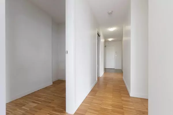 33 Smithe ST #1902 Vancouver, BC V6B 0B5