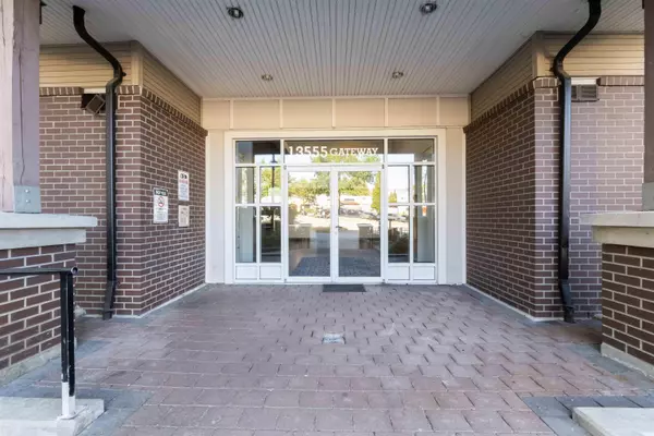 Surrey, BC V3T 0B5,13555 Gateway DR #216