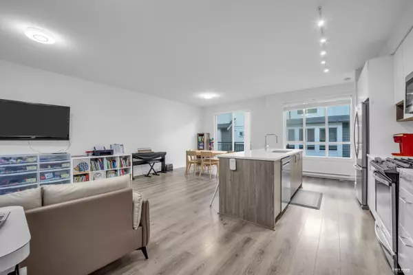 Surrey, BC V4N 6V3,9688 162a ST #103