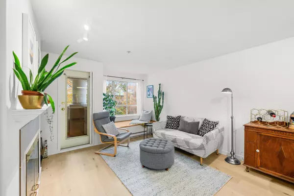Burnaby, BC V3N 4Z4,6745 Station Hill CT #213