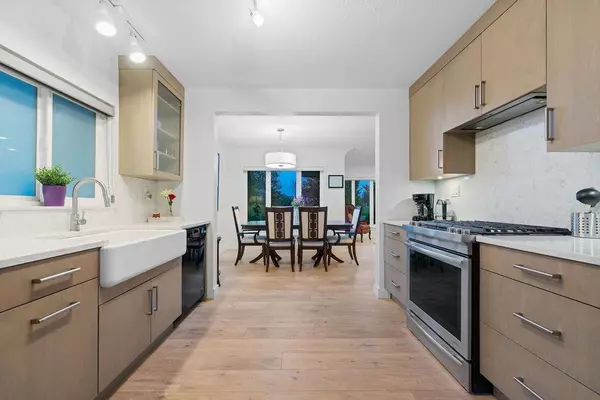 North Vancouver, BC V7L 3X7,1436 Grand BLVD