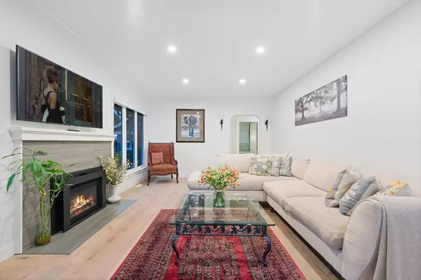 North Vancouver, BC V7L 3X7,1436 Grand BLVD