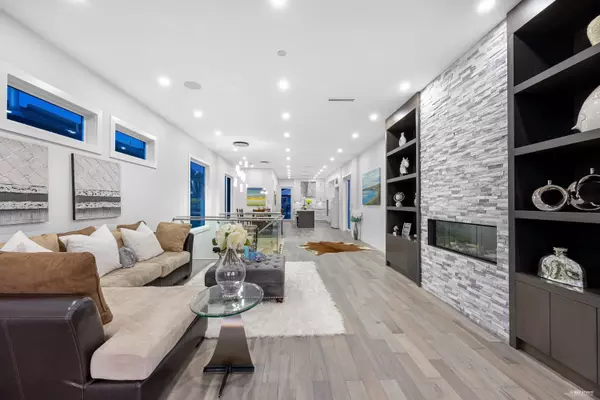 White Rock, BC V4B 4X2,838 Stevens ST