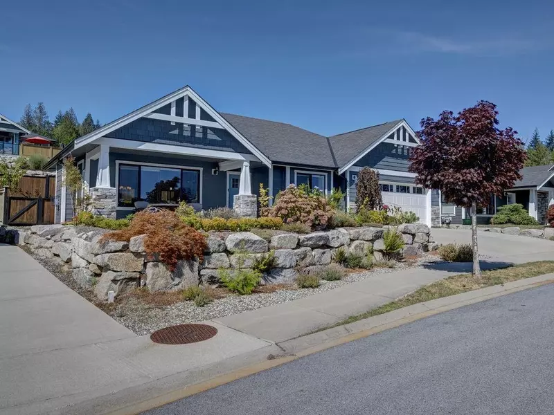 5537 Peregrine CRES, Sechelt, BC V7Z 0V5