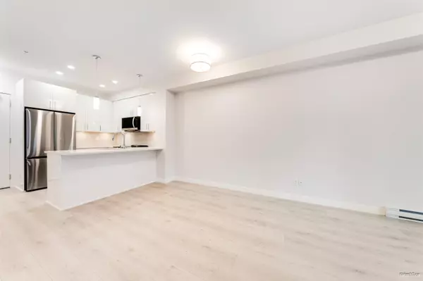 Abbotsford, BC V2S 2P3,33886 Pine ST #213