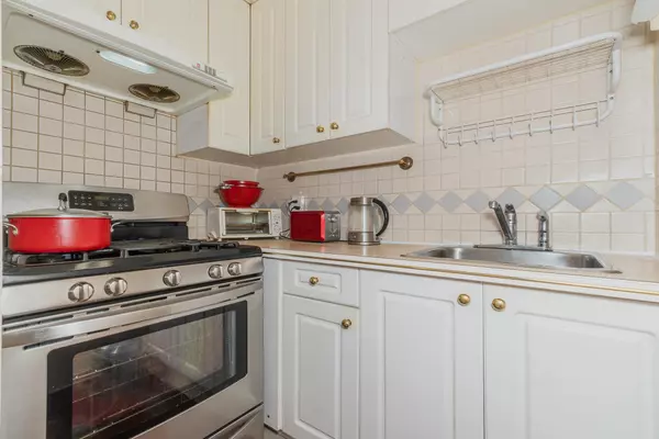 10970 155 ST Surrey, BC V3R 0X6