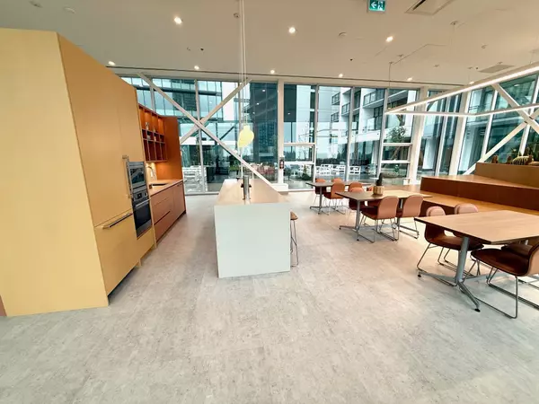 13675 107a AVE #1103 Surrey, BC V3T 0X2