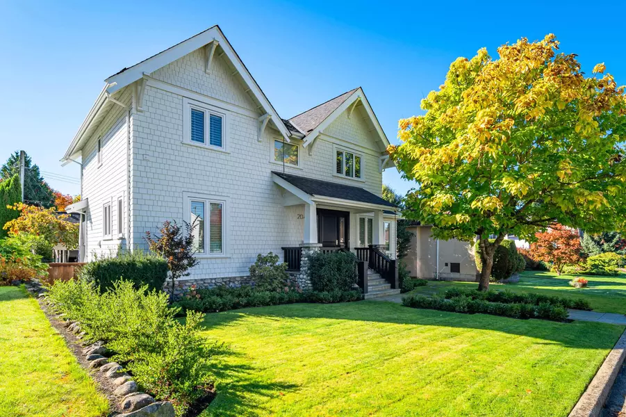 2040 W 58th AVE, Vancouver, BC V6P 1X4