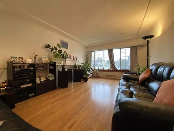 Vancouver, BC V5X 4G2,6828 Inverness ST