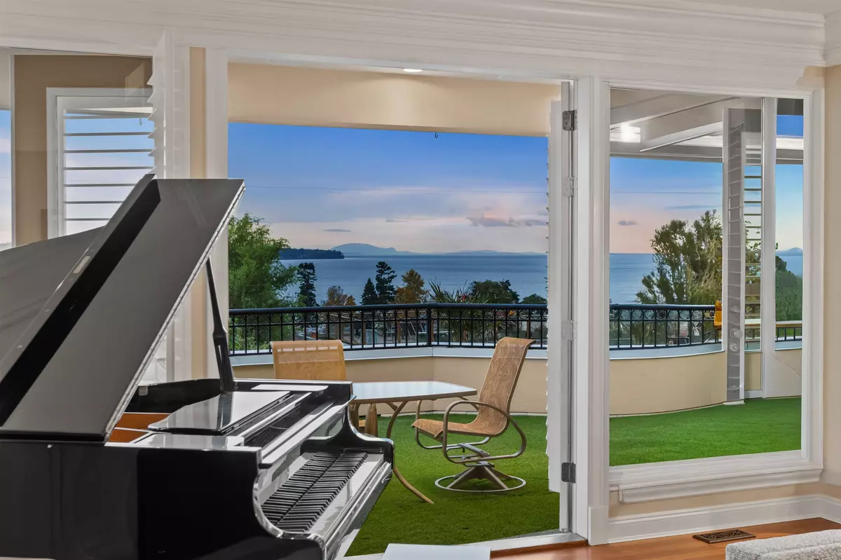 White Rock, BC V4B 1S5,15781 Pacific AVE