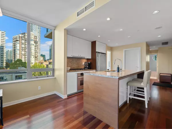 Vancouver, BC V6E 3W2,1005 Beach AVE #1206