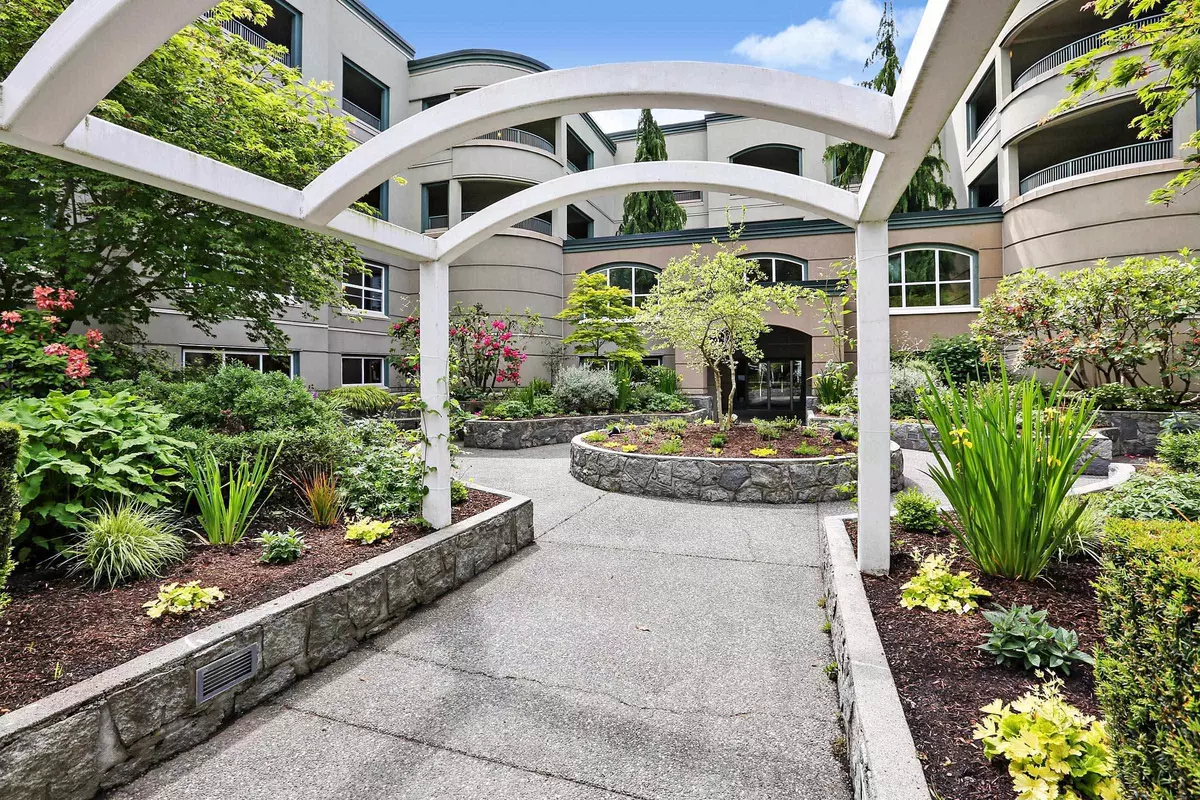 Surrey, BC V4A 3V2,1725 128 ST #305