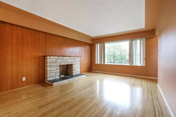 Vancouver, BC V5M 2C1,2431 E 12th AVE