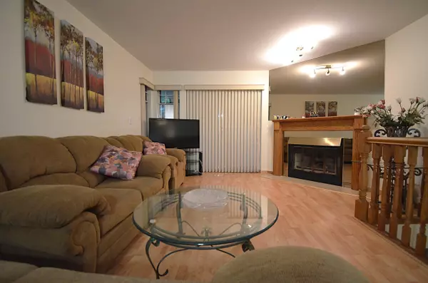 Surrey, BC V3R 9V1,10584 153 ST #109