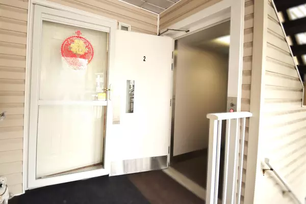 Surrey, BC V3R 9V1,10584 153 ST #109