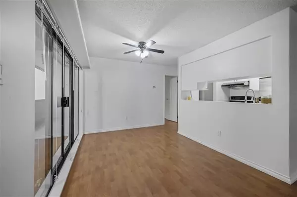 Burnaby, BC V5B 4S5,1955 Woodway PL #214