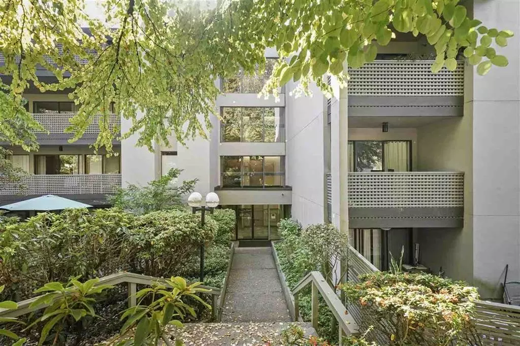 Burnaby, BC V5B 4S5,1955 Woodway PL #214