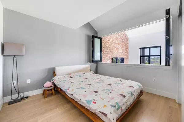 New Westminster, BC V3M 0H4,220 Salter ST #402