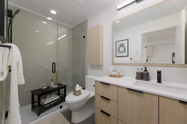 Surrey, BC V0V 0V0,10465 139 ST #107