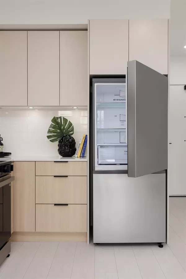 Surrey, BC V0V 0V0,10465 139 ST #107