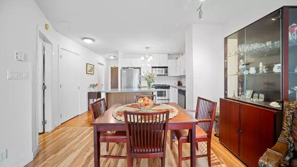 175 W 1st ST #810 North Vancouver, BC V7M 3N9