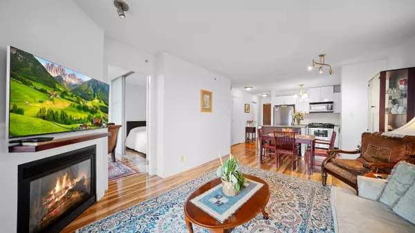 North Vancouver, BC V7M 3N9,175 W 1st ST #810